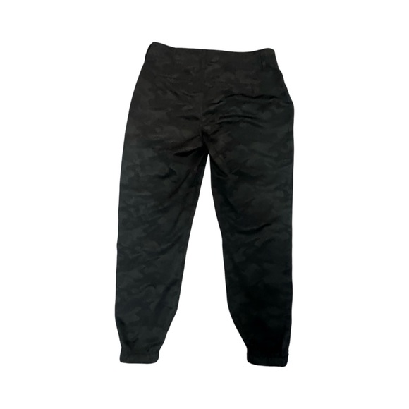 NWT Liverpool Crop Utility Pant with Zip, Black Camo - Picture 2 of 8